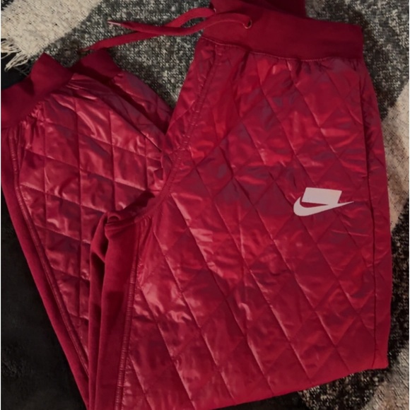 NIKE QUILTED RED HIGH RISE TAPERED JOGGERS - NWT ( S )